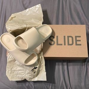 Yeezy Slides Bone